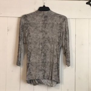Rose & Olive Tops - Snake print 3/4 sleeve drape front top Rose & Olive Tops - Snake print 3/4 sleeve drape front top